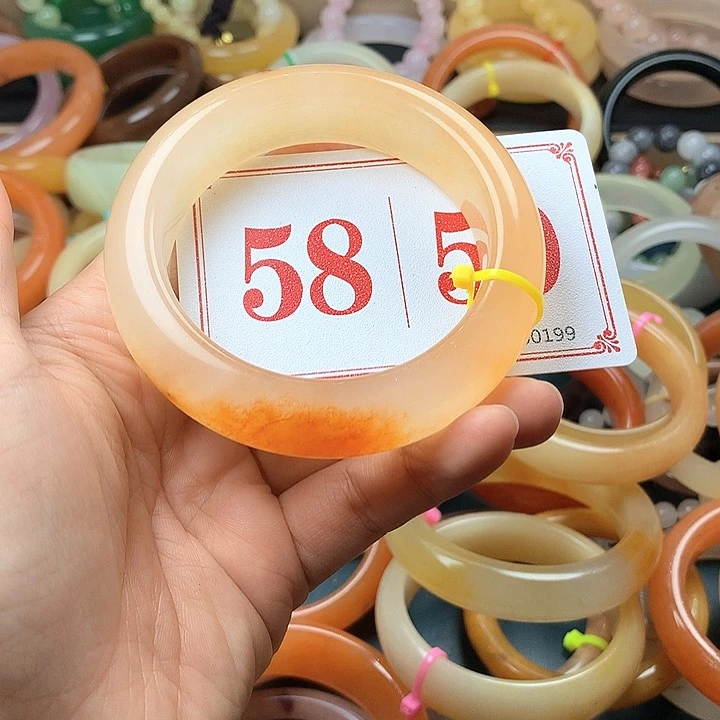 未镶嵌石英质玉（黄龙玉）手镯