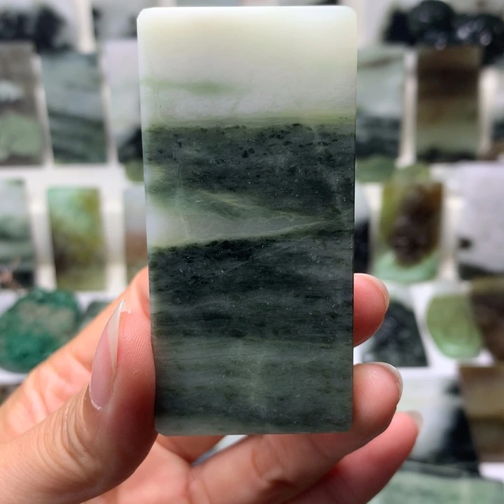 独山玉未镶嵌颈饰