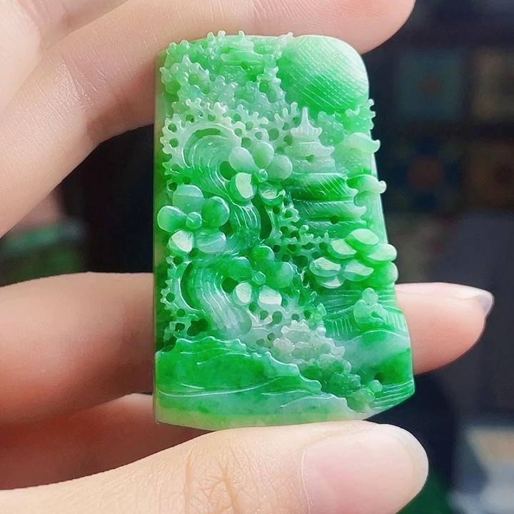 翡翠未镶嵌颈饰多样性