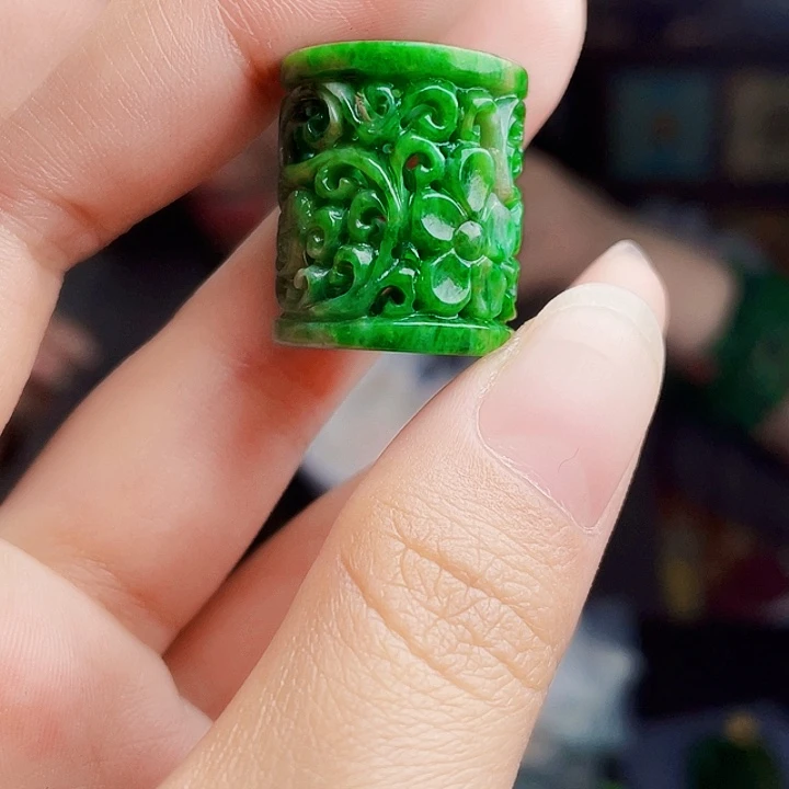 翡翠未镶嵌颈饰多样性