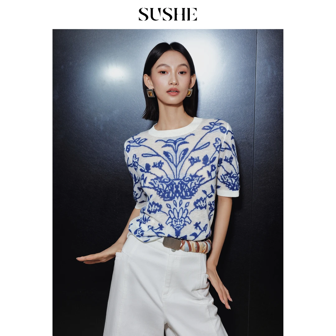 束皙SUSHE 釉见 青瓷花釉夏季新款弹力圆领撞色提花针织上衣