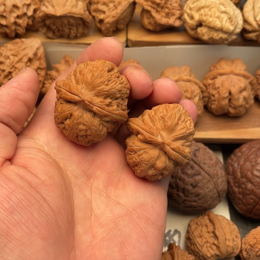 刘***屈文玩核桃吊坠元宝