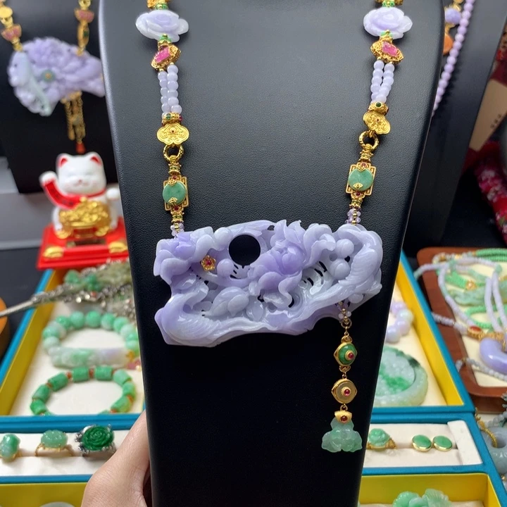 翡翠颈饰未镶嵌紫翡花牌