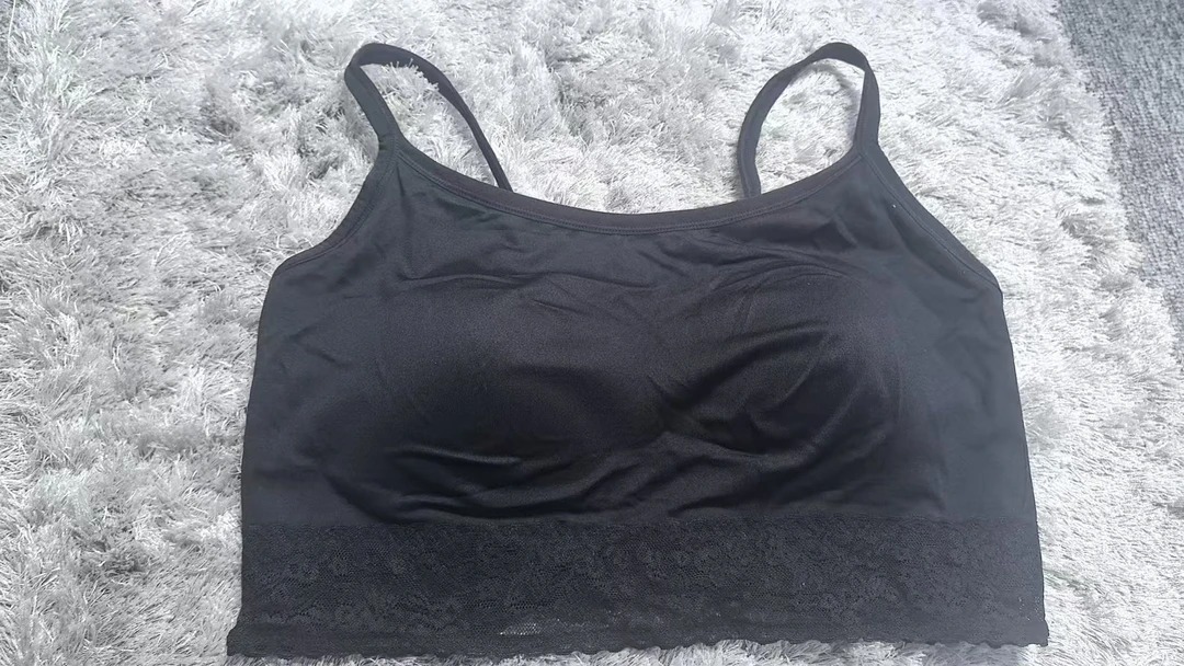 老王大码--固定杯一体文胸肩带可以调节下摆带蕾丝花边