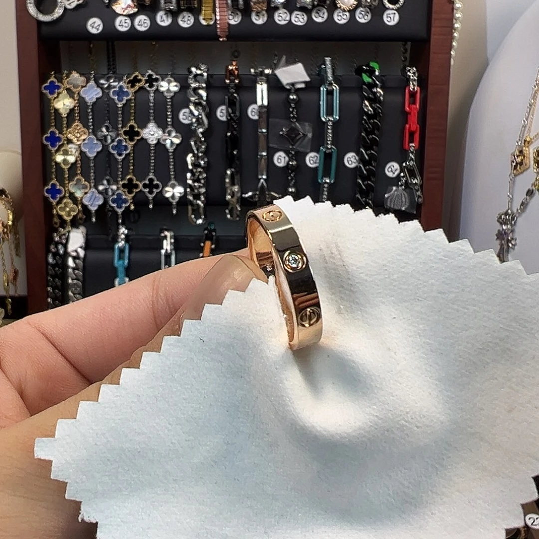 玫瑰金单钻窄卡卡美7777