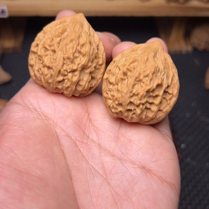 文玩核桃吊坠鸡心