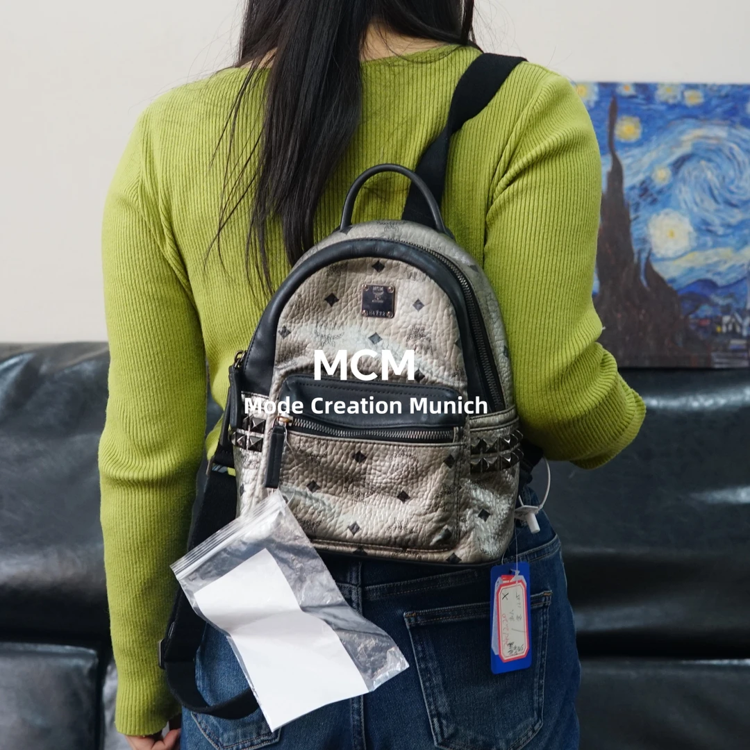 95新 MCM 银黑色双肩包/FYWJ12312006/2006