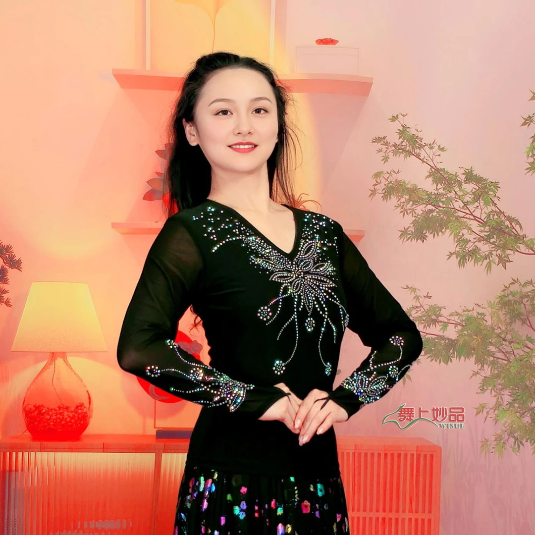 新疆少数民族舞蹈服闪钻烫钻上衣
