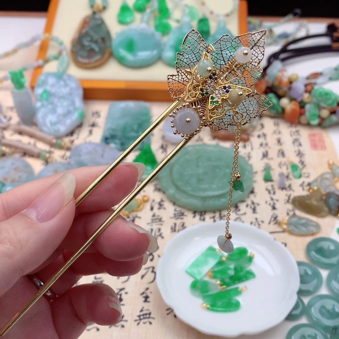 翡翠颈饰未镶嵌X****机吊坠