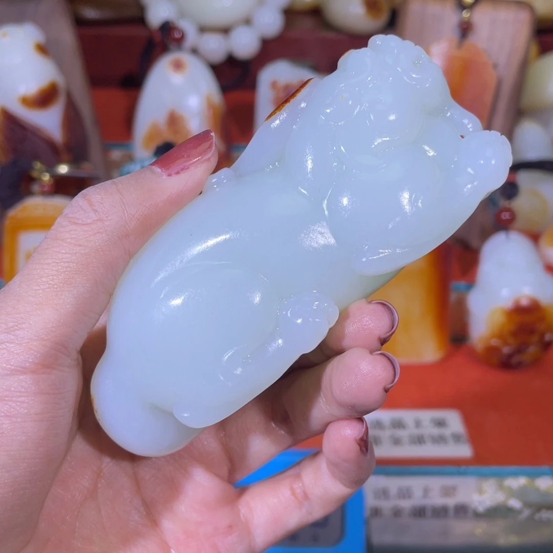 浩***。和田玉未镶嵌把件