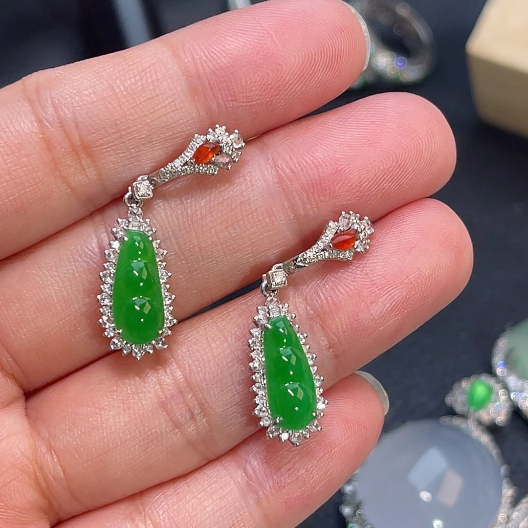 翡翠18K金镶嵌耳饰阳绿福豆