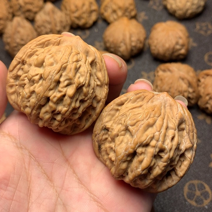 文玩核桃麦穗虎头