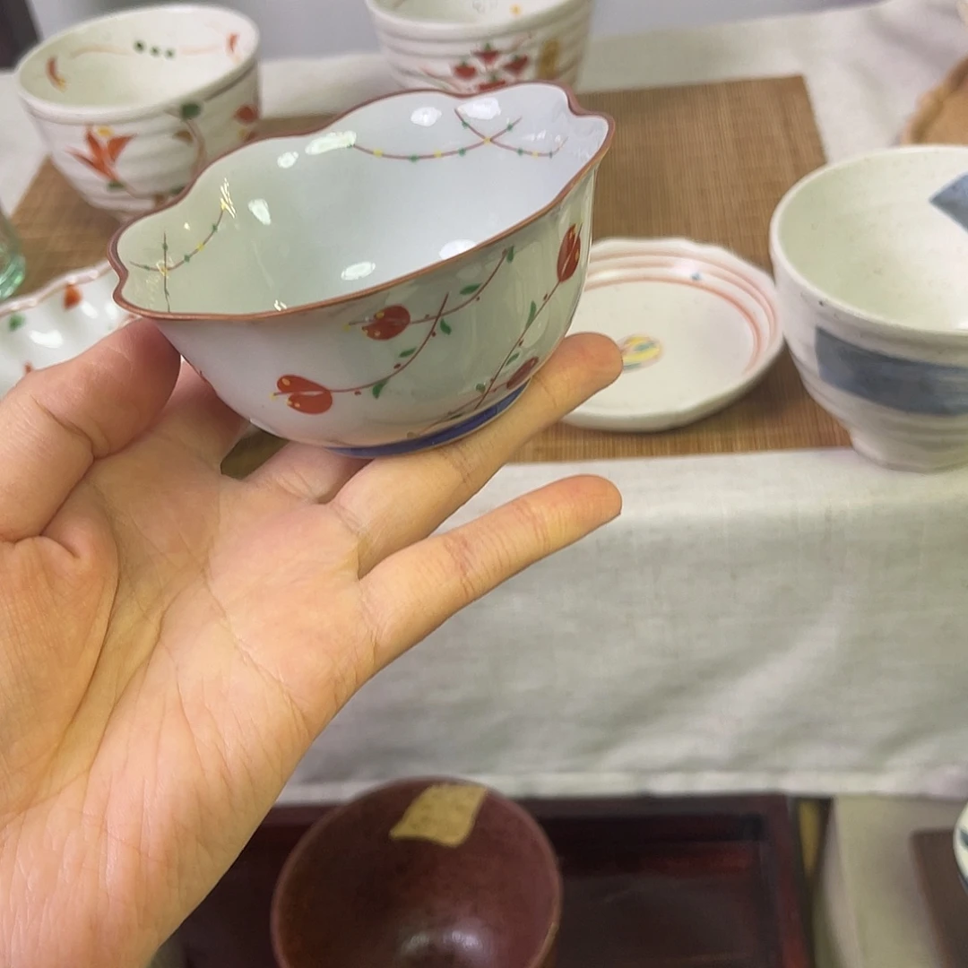 瓷片红花波浪小碗