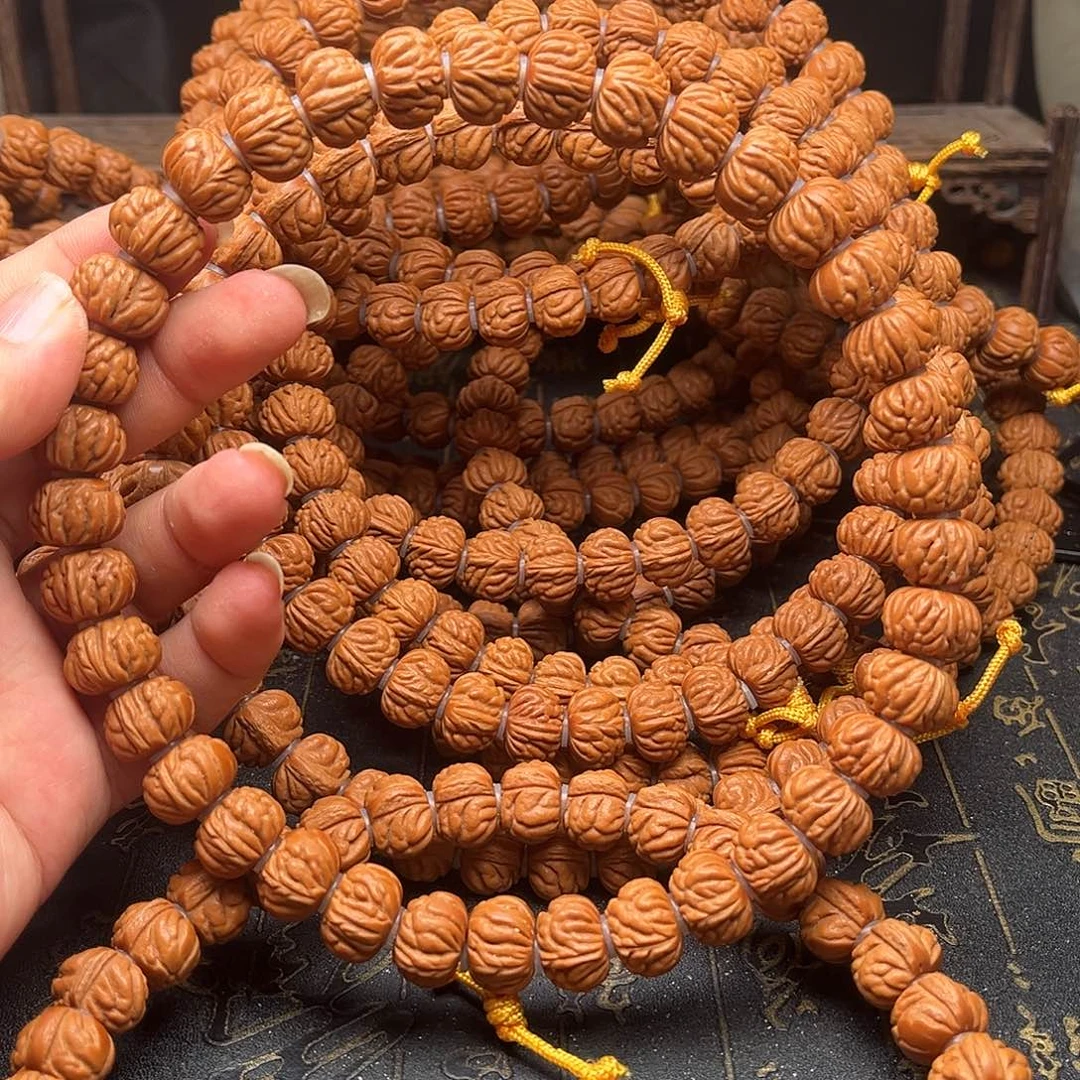 桃核吊坠桃和手持