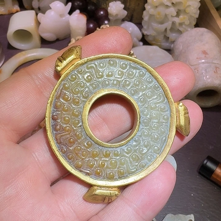 挖***机和田玉（糖玉）未镶嵌挂件