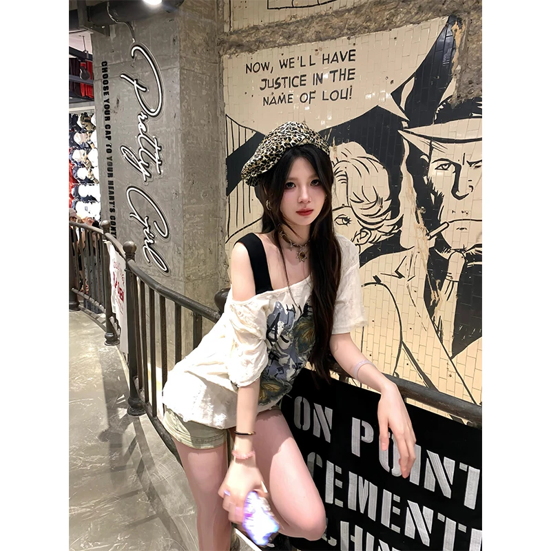 300斤特大码女装蝴蝶刺绣贴片斜肩设计短袖女夏季显瘦宽松百搭T恤