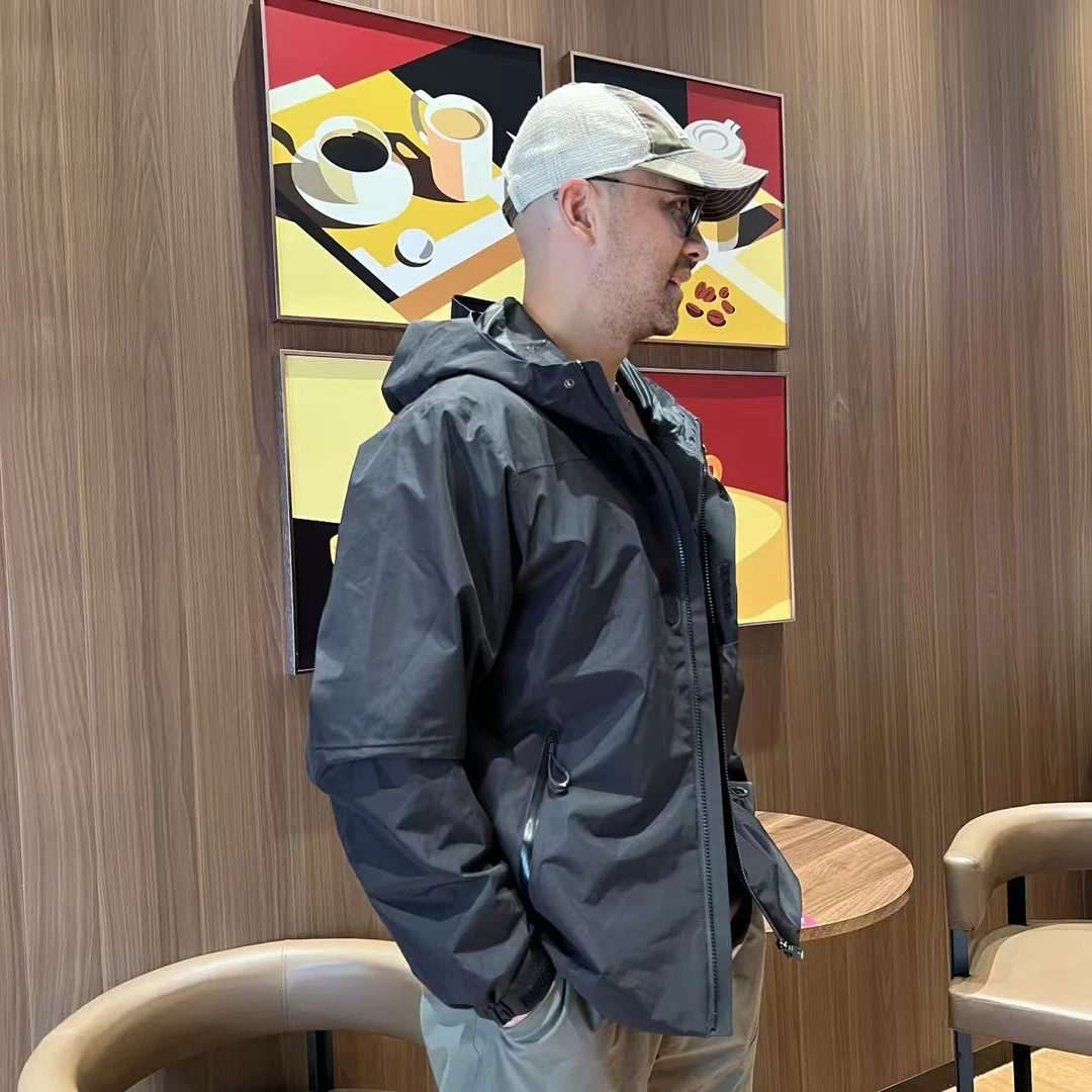 户外休闲冲锋衣男女款防风连帽防水时尚运动梭织黑色