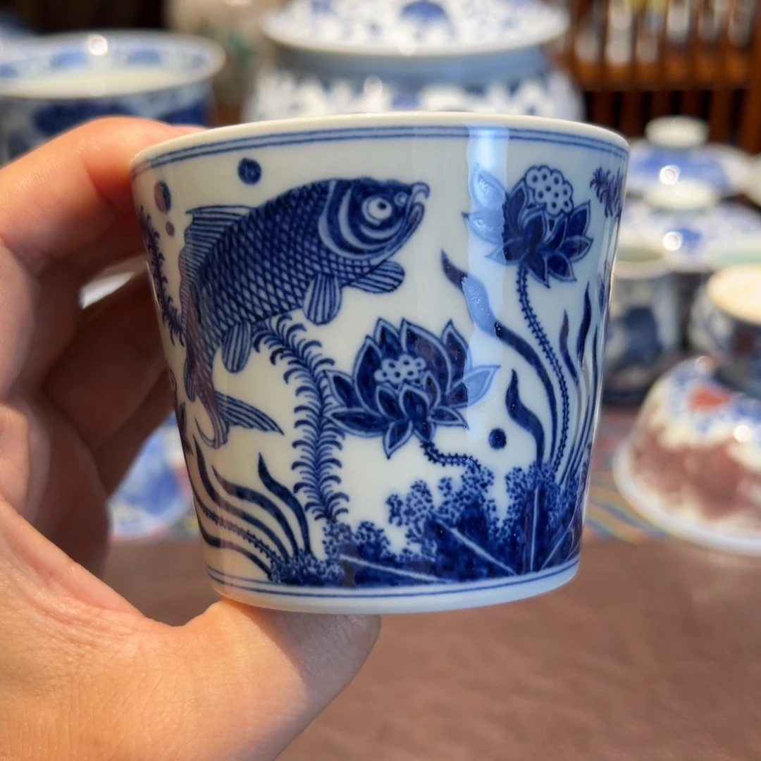 精品青花鱼藻纹小可乐杯口径约8.3厘米