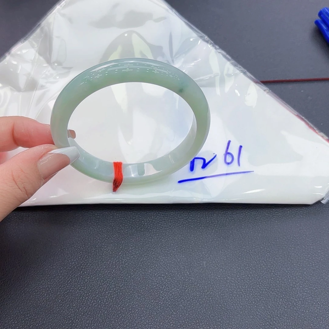 翡翠手镯未镶嵌手镯