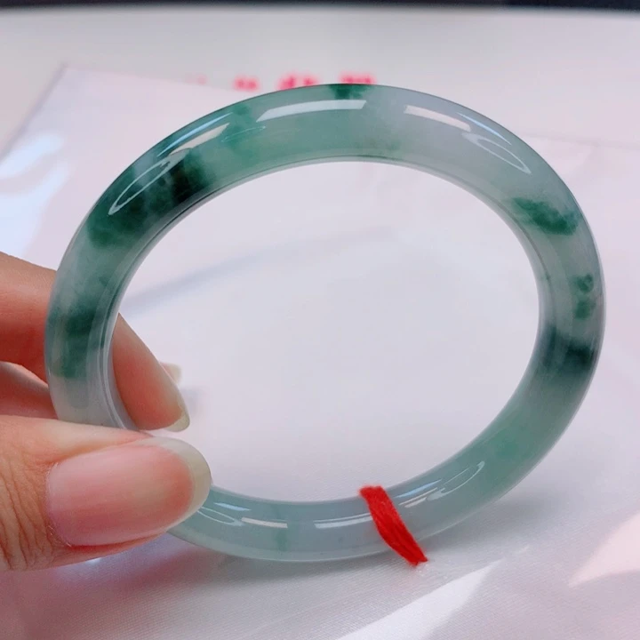翡翠未镶嵌手镯（圆镯）