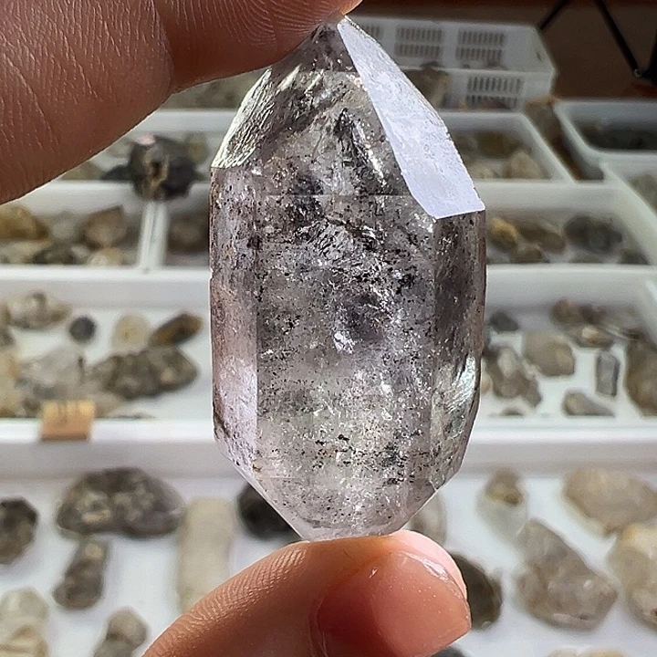 仿水晶只买单纯的吊坠，没带链子，属的性质。Y56