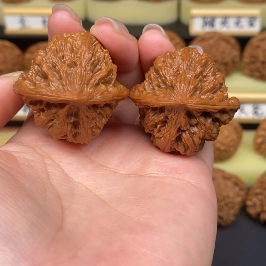 文玩核桃吊坠野牛狮子头38