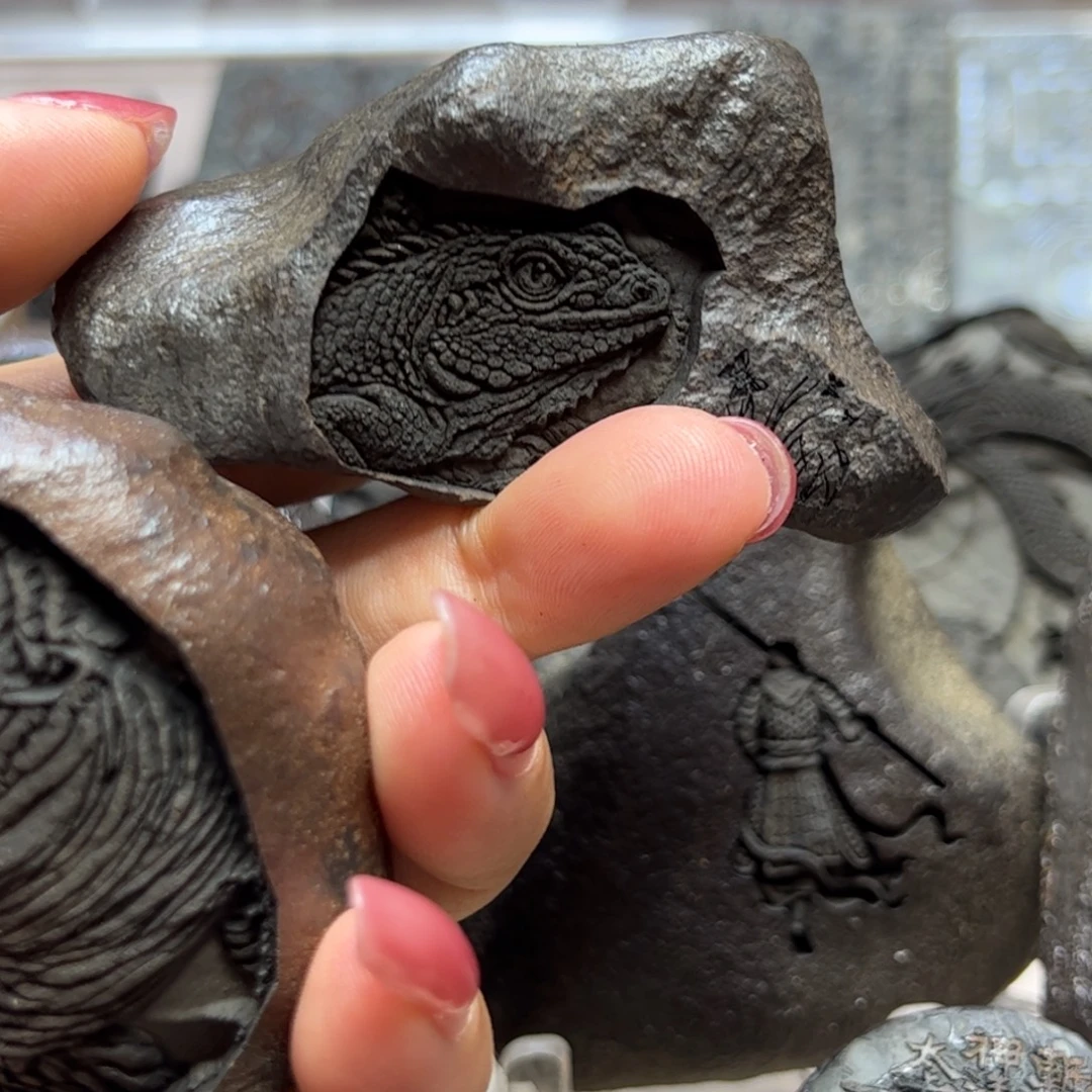 z***r小石头哈哈哈哈哈哈哈