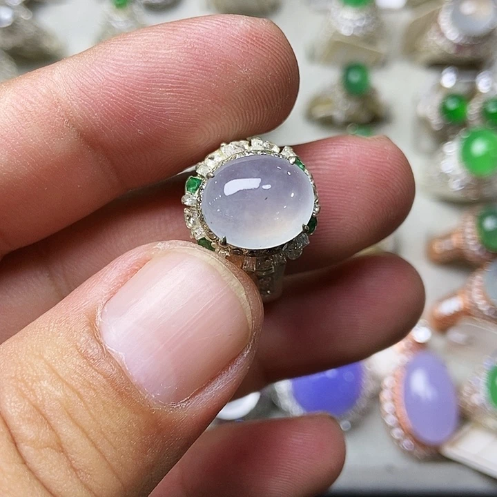 颈饰未镶嵌翡翠戒指