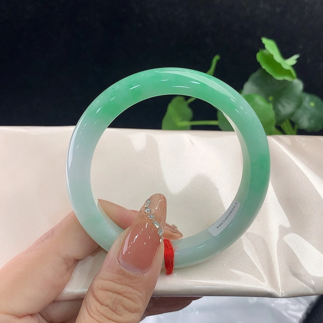 翡翠手镯未镶嵌正56