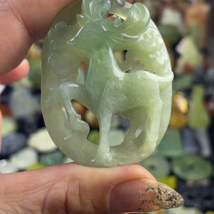 蛇纹石玉颈饰合金