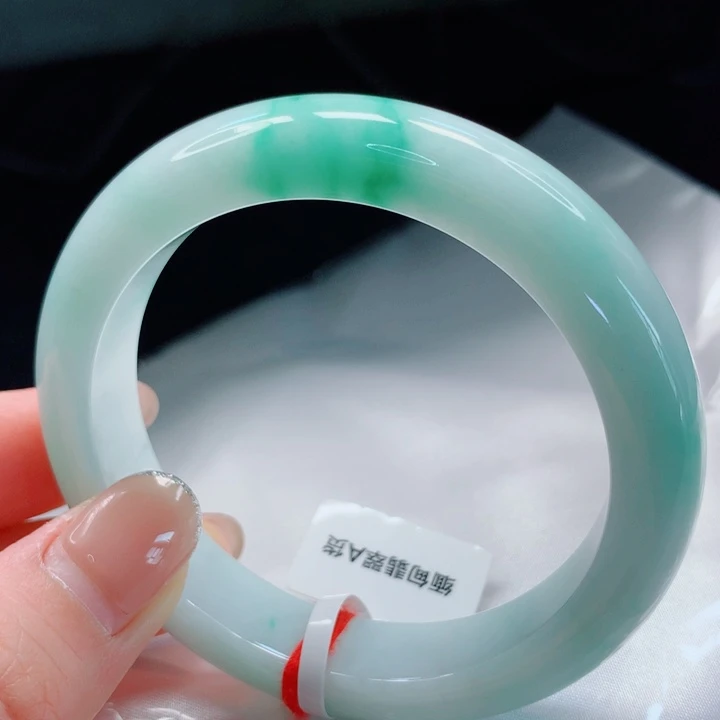 翡翠未镶嵌手镯56。57