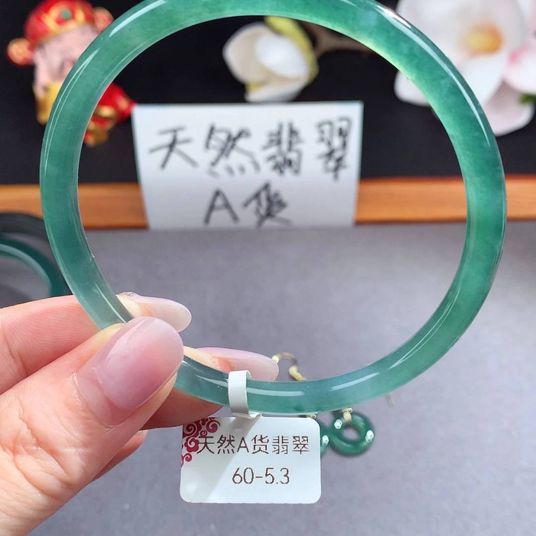 翡翠手镯（圆镯）未镶嵌