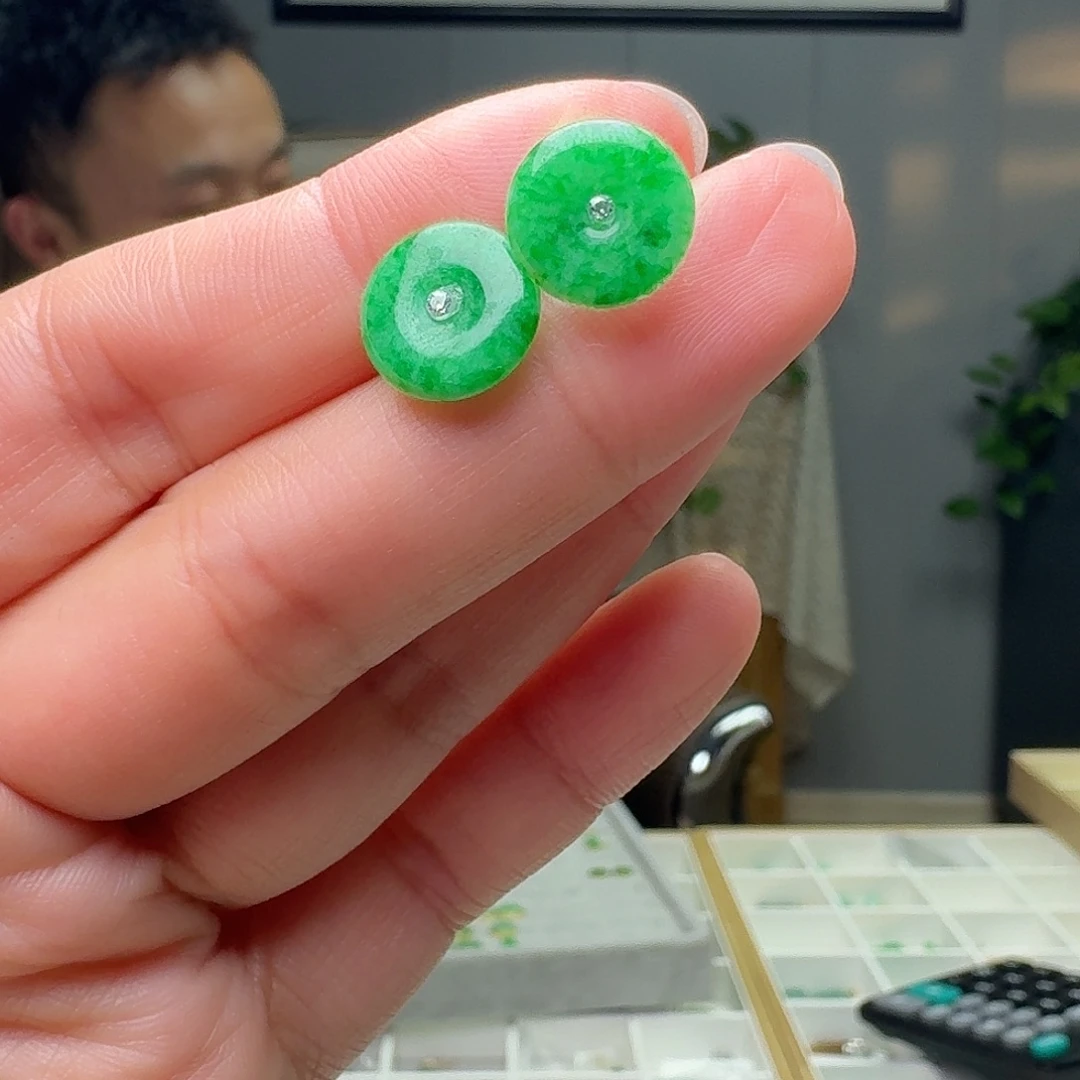 翡翠18K金镶嵌耳饰天然