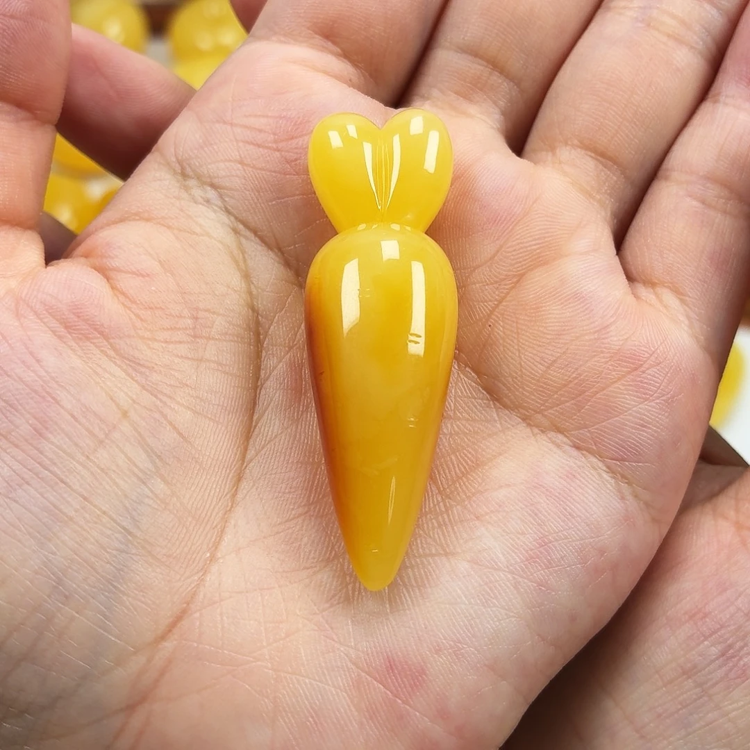 蜜蜡颈饰未镶嵌焦皮满蜡俏色胡萝卜