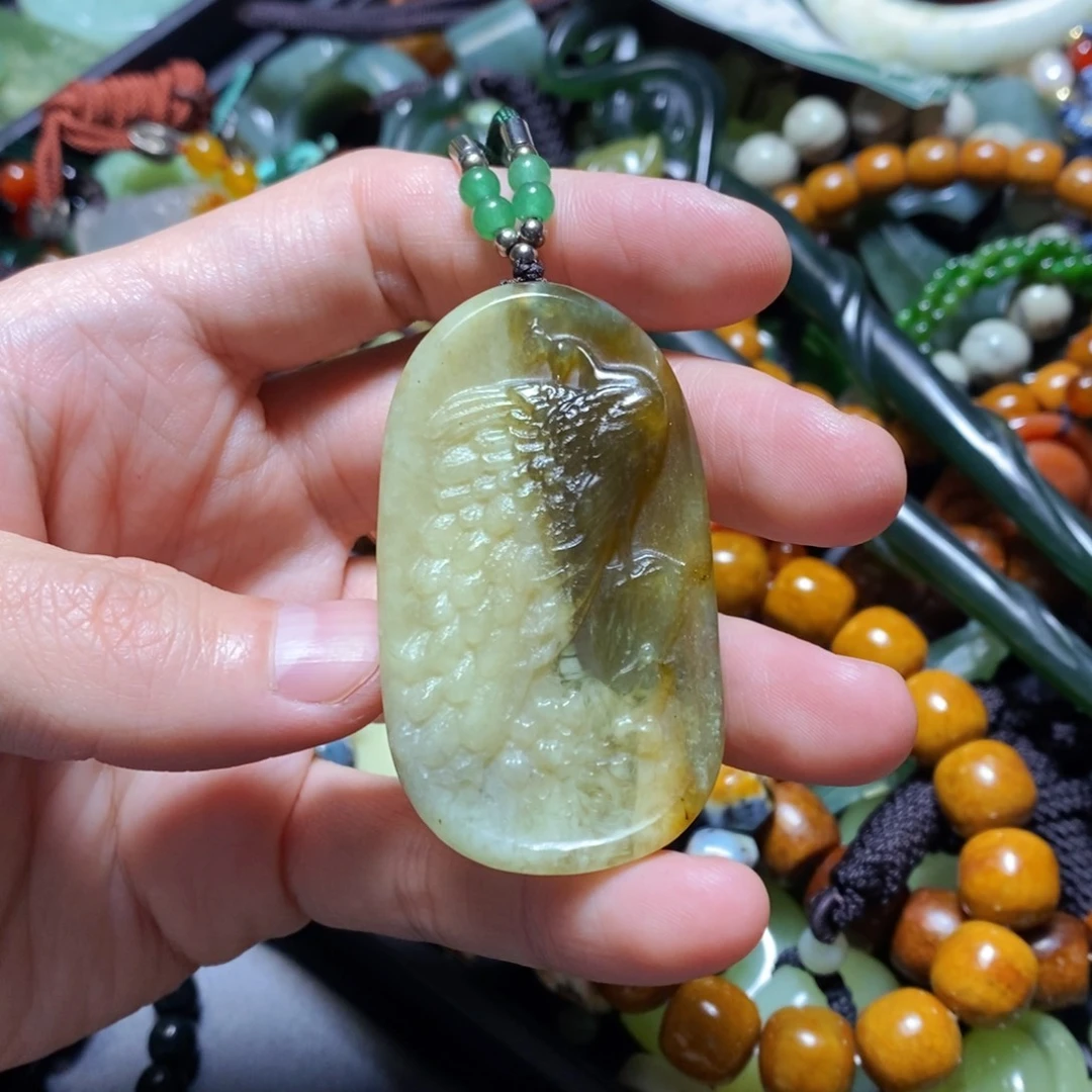 蛇纹石玉未镶嵌颈饰