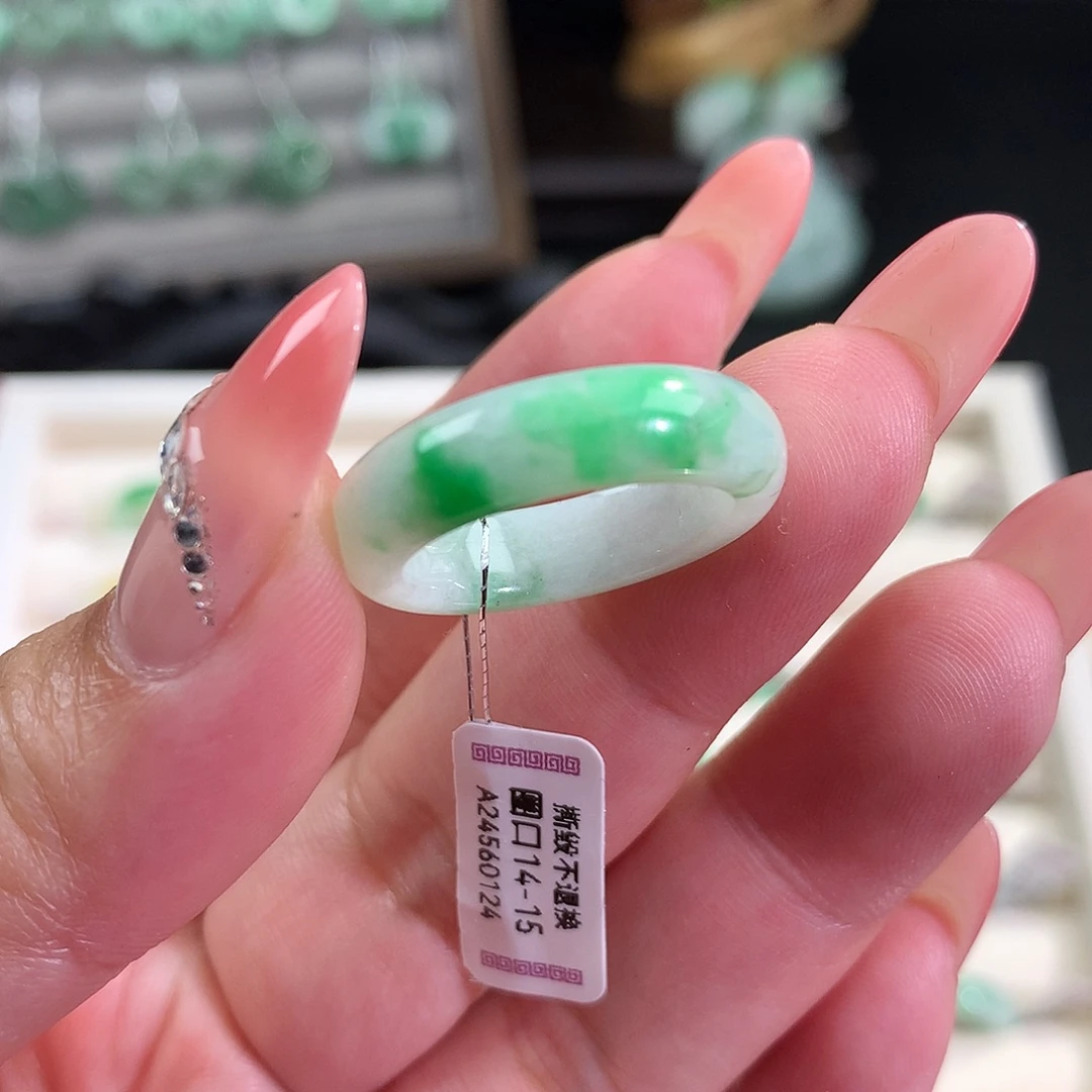 翡翠未镶嵌戒圈戒圈