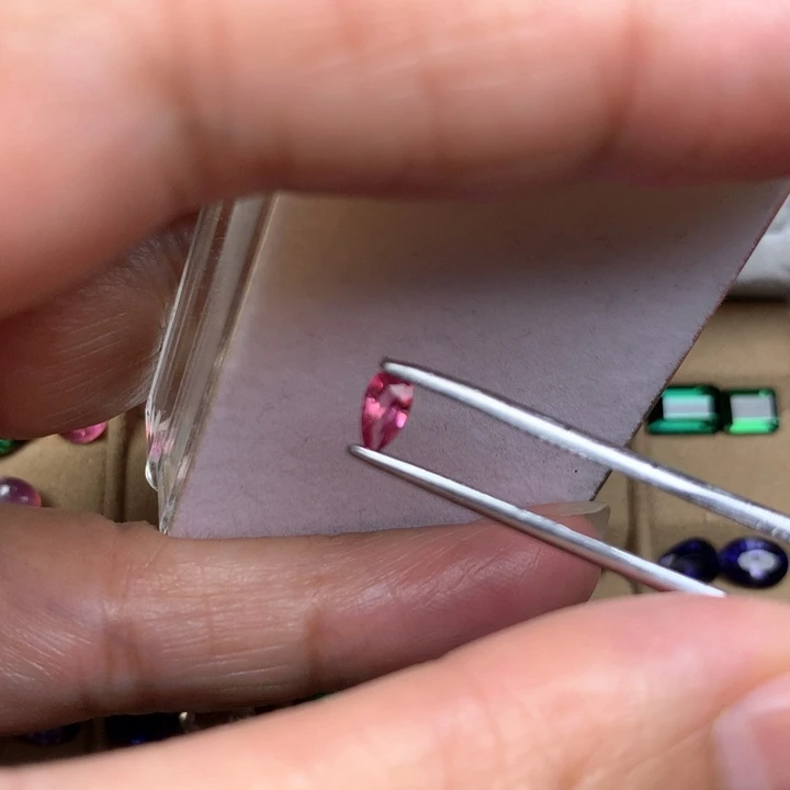 裸石未镶嵌尖晶石