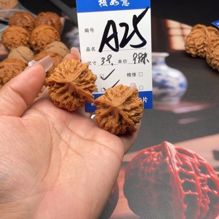 M***W吊坠文玩核桃39尺寸三棱秦王