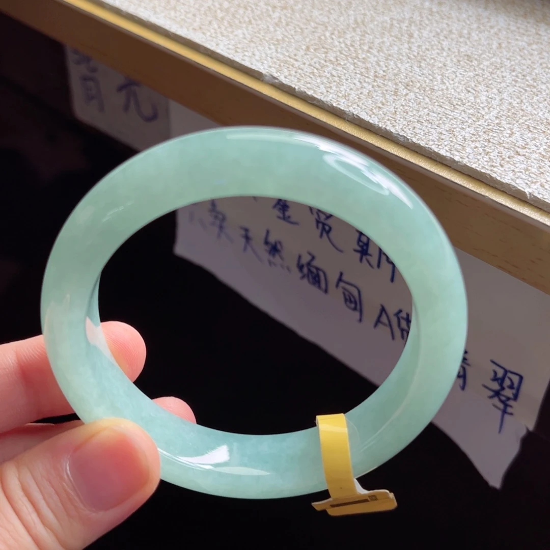 翡翠手镯未镶嵌手镯