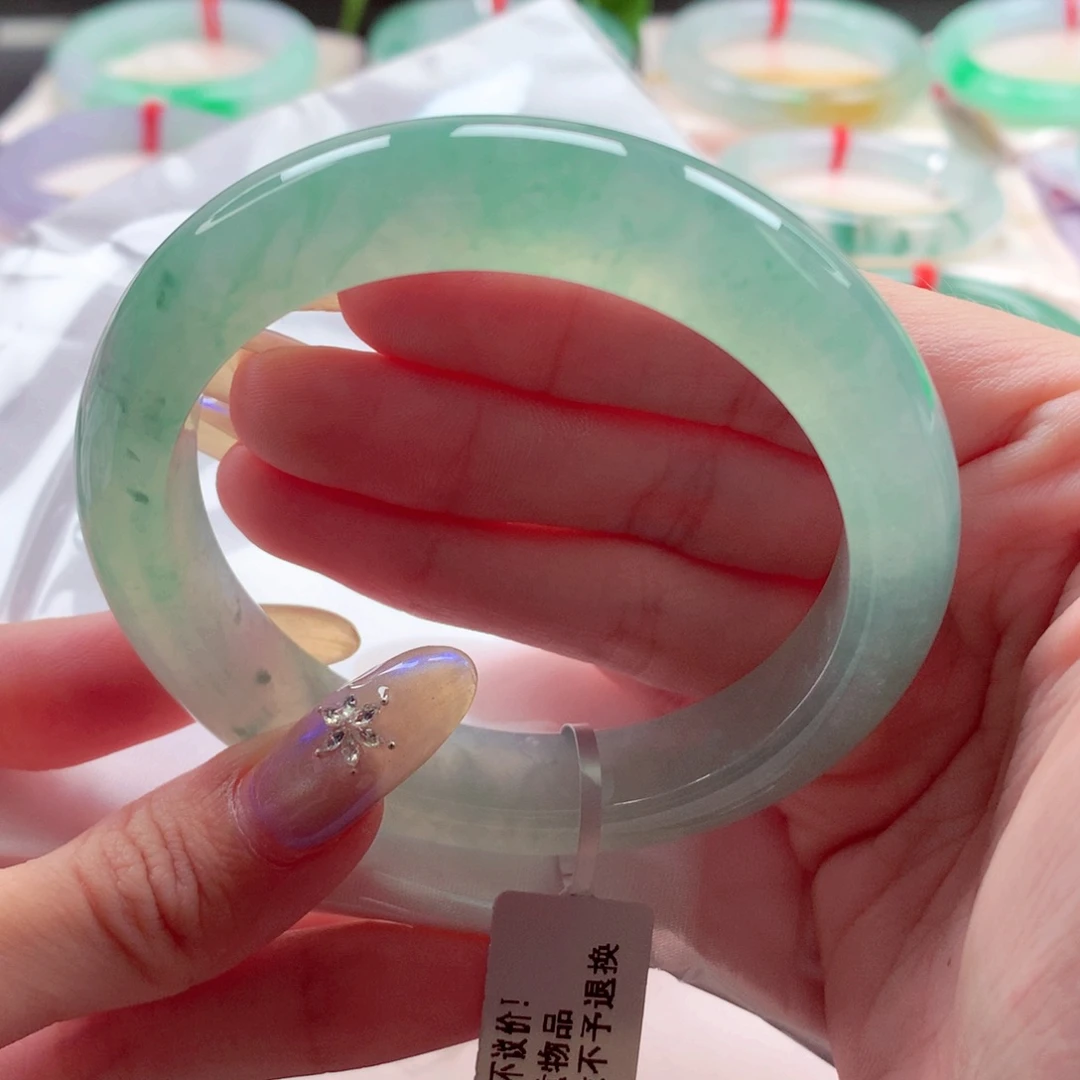 是****翡翠未镶嵌手镯56.6 冰甜绿起光起胶 中万战斗机 灵