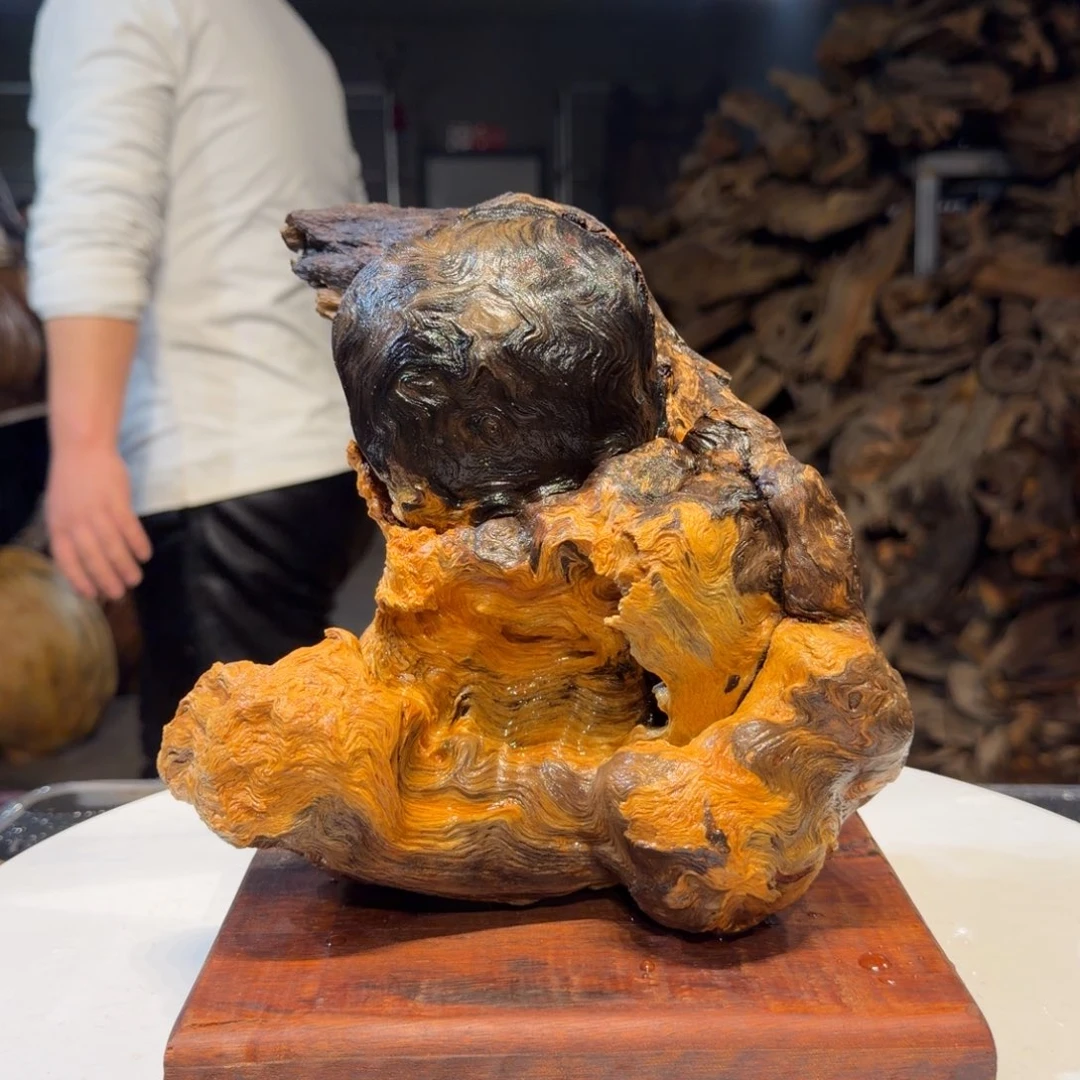 ****耶木王一刀琥珀木摆件114