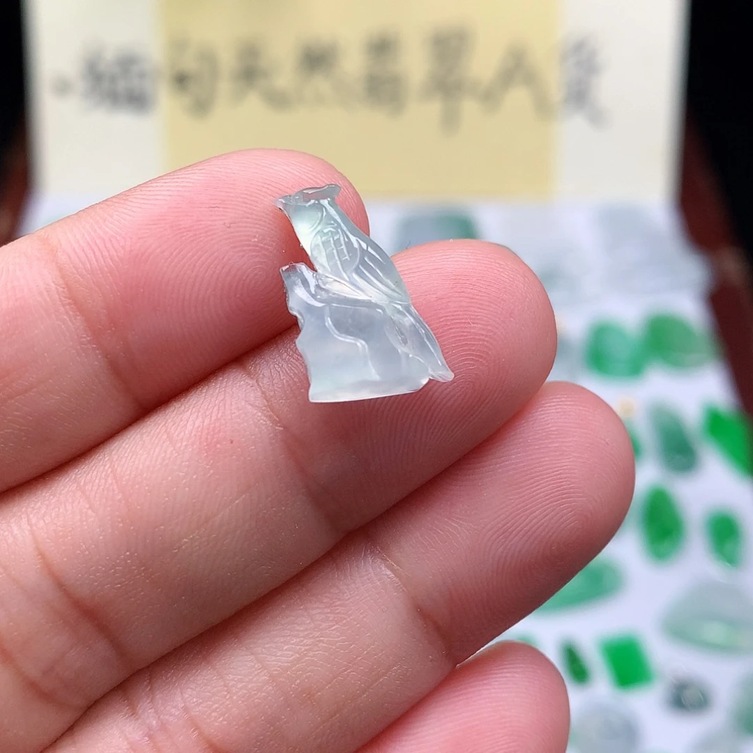 翡翠裸石缅甸天然A货翡翠冰种喜上眉梢