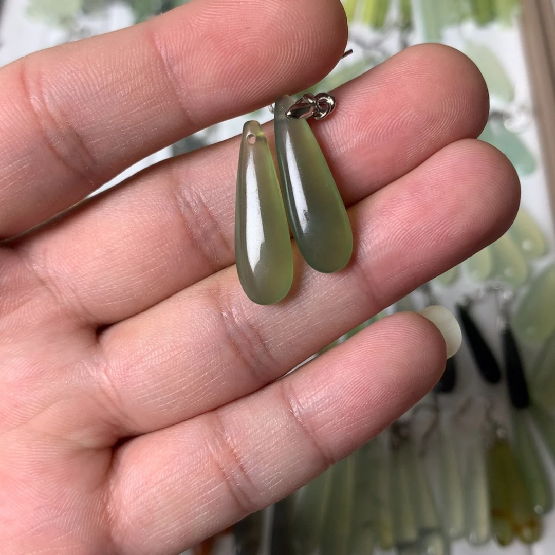 蛇纹石玉耳环未镶嵌大**子