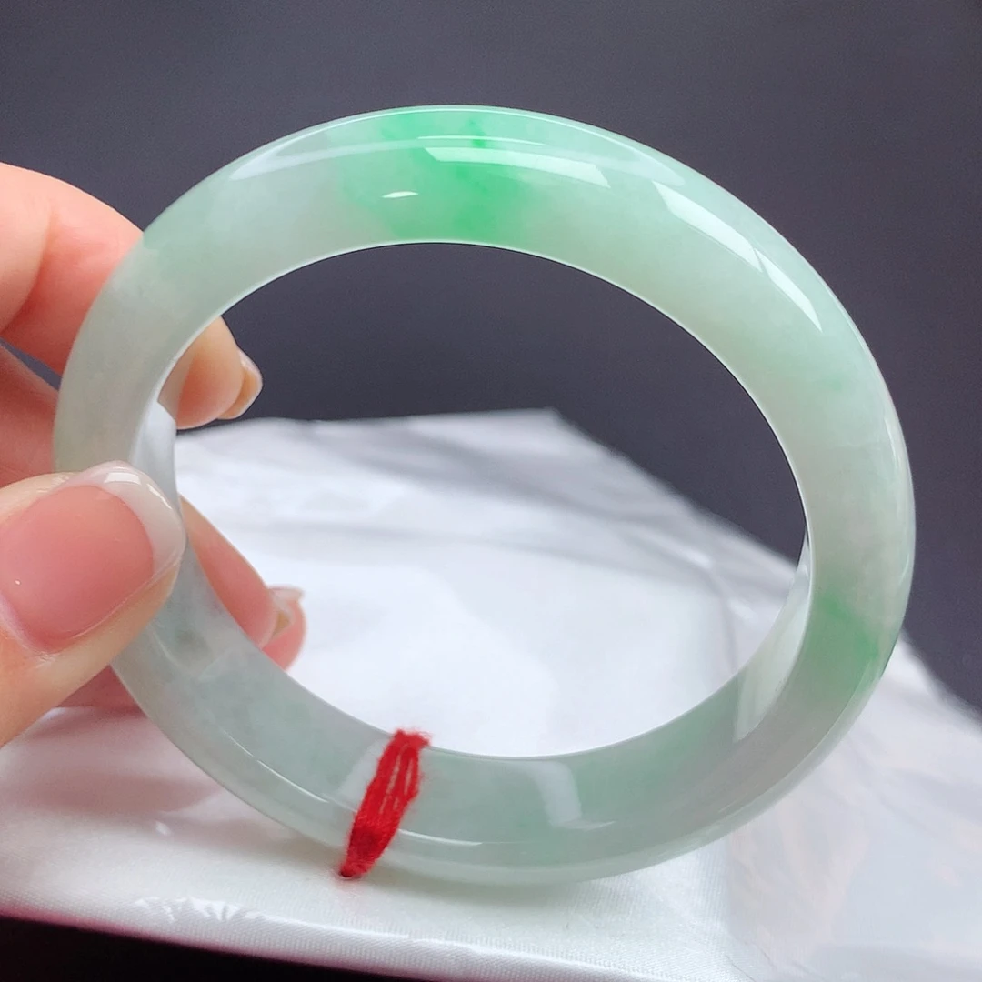 翡翠手镯未镶嵌l n n n n n n n n