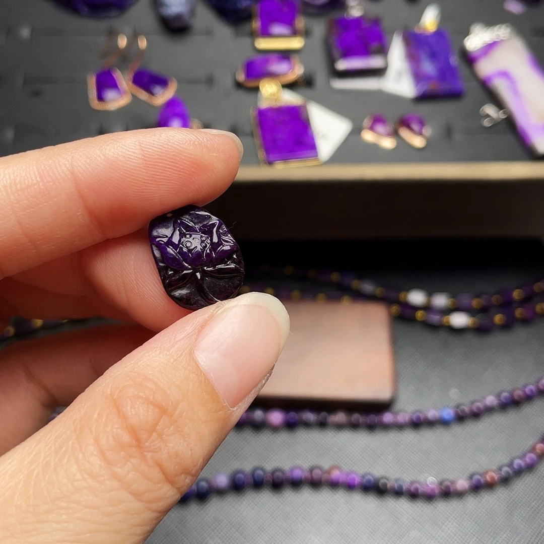 银S925镶嵌苏纪石（舒俱来）吊坠T****9