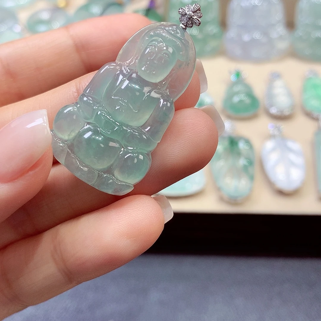 翡翠18K金镶嵌颈饰翡翠