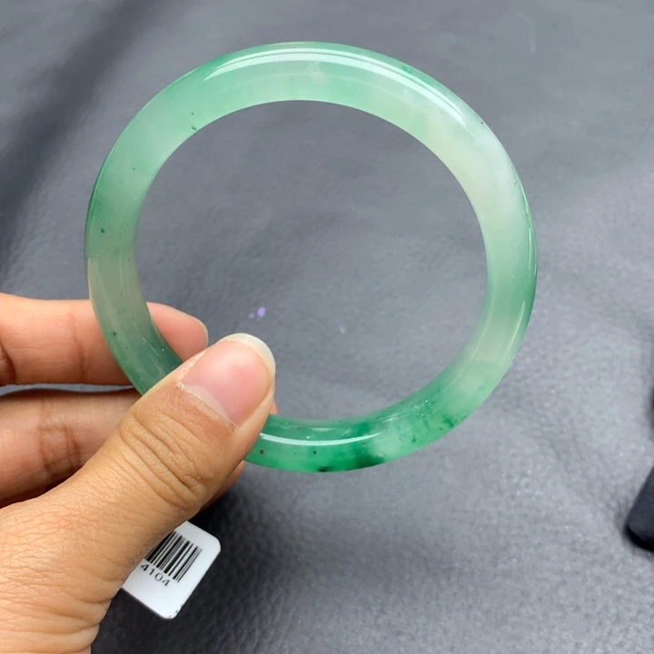 石英质玉手镯未镶嵌糖**宝