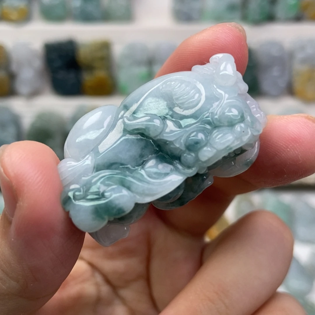 翡翠未镶嵌吊坠(赠链)
