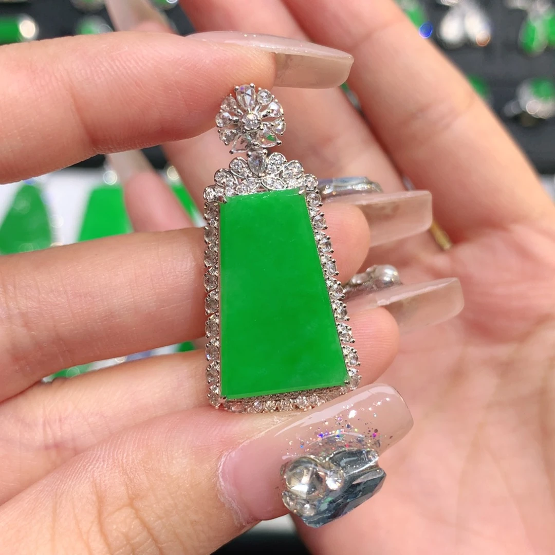 徒***裳翡翠18K金镶嵌吊坠(不含链)