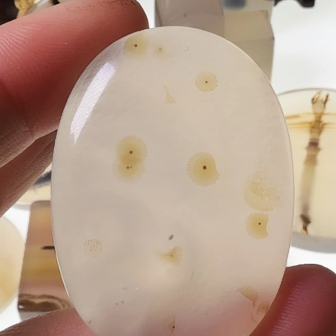 玛瑙/玉髓未镶嵌珠宝半成品